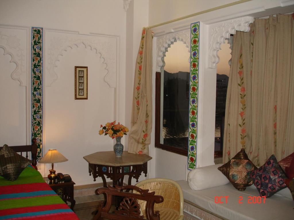 Hotel Raj Niwas Udajpur Pokoj fotografie